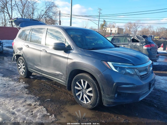 Salvage Honda Pilot Image