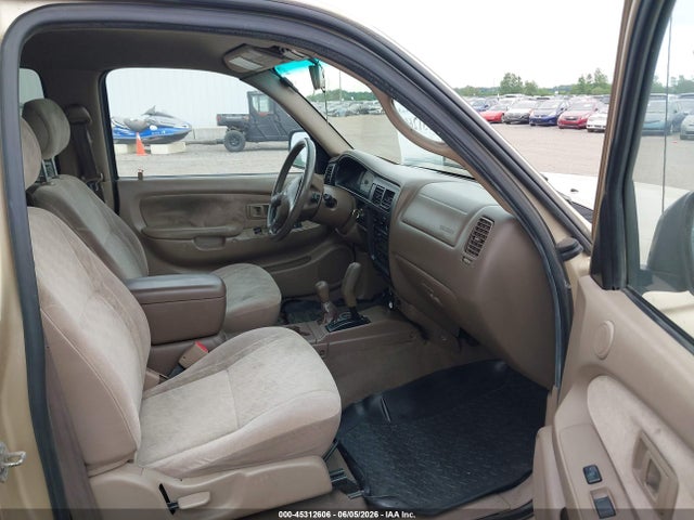 Toyota Tacoma Base V6