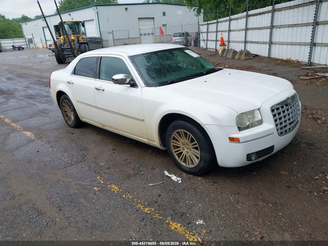 Salvage Chrysler 300 Image