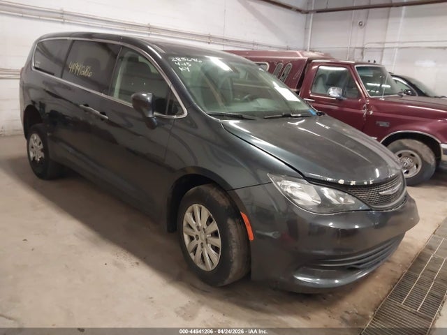 Salvage Chrysler Pacifica Image