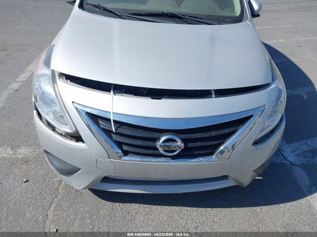 Nissan Versa 1.6 S+