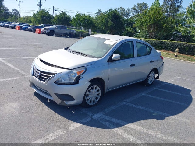 Nissan Versa 1.6 S+