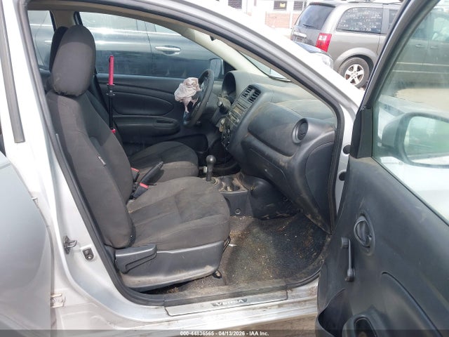 Nissan Versa 1.6 S+