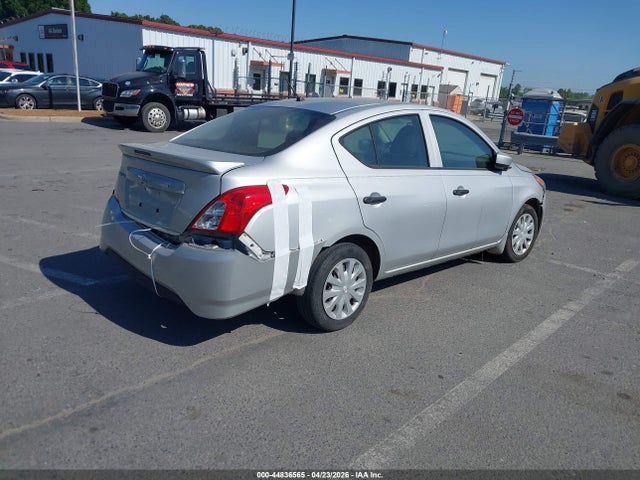 Nissan Versa 1.6 S+