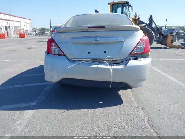 Nissan Versa 1.6 S+