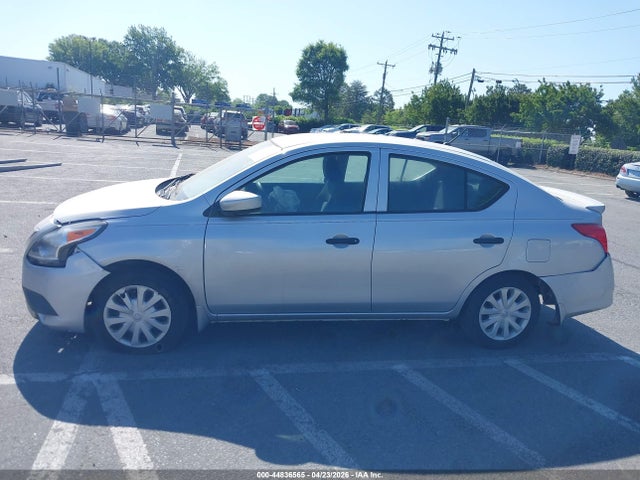 Nissan Versa 1.6 S+