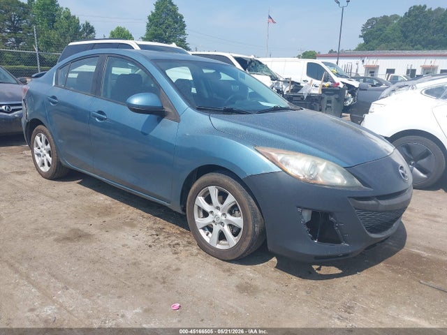 Salvage Mazda Mazda3 Image