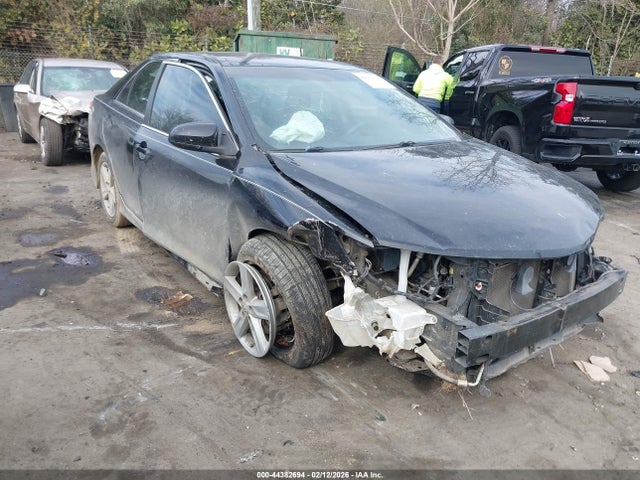 Salvage Toyota Camry Image