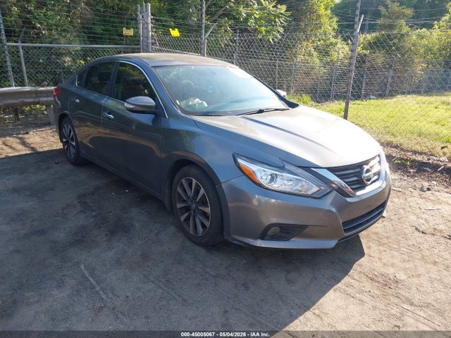 Salvage Nissan Altima Image