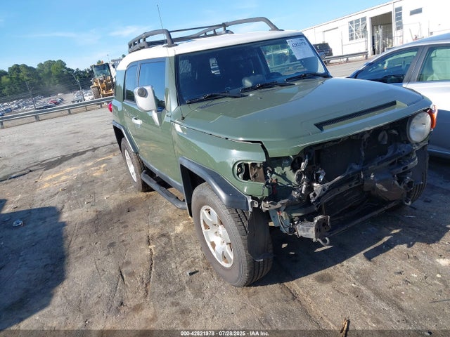 Salvage Toyota FJ Cruiser Image