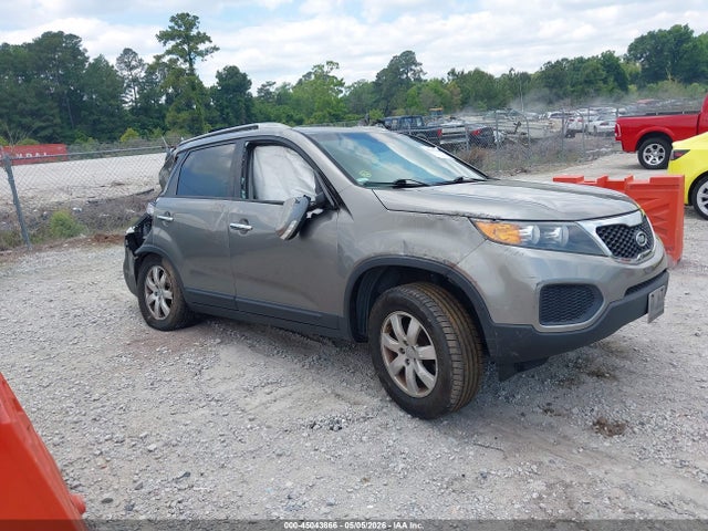 Salvage Kia Sorento Image