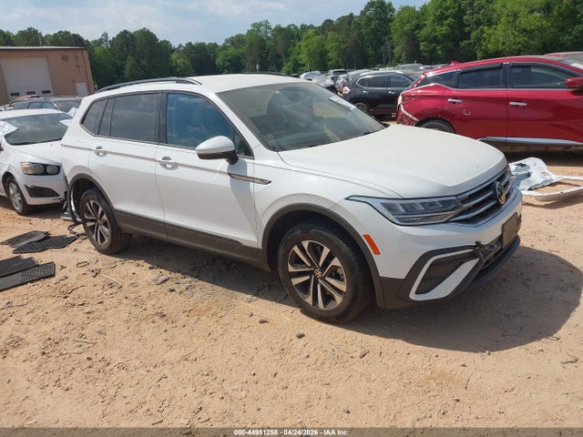 Salvage Volkswagen Tiguan Image