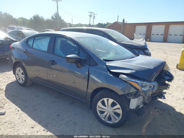 Salvage Nissan Versa Image