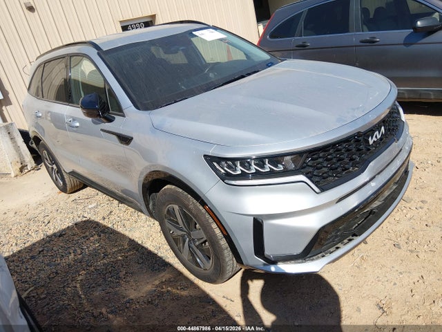Salvage Kia Sorento Image