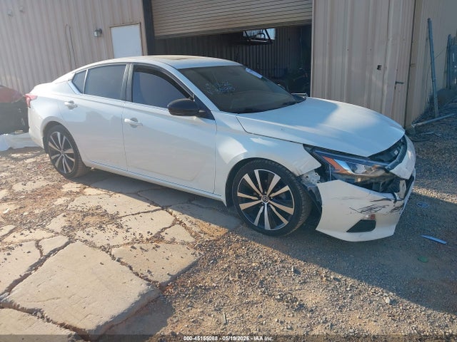 Salvage Nissan Altima Image