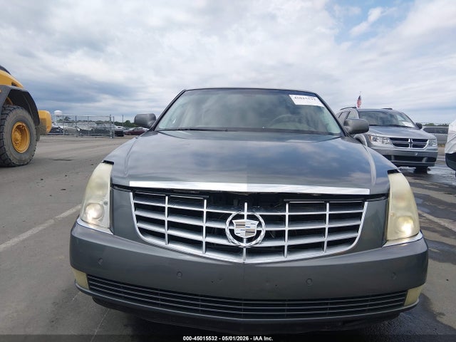 Cadillac DTS Standard