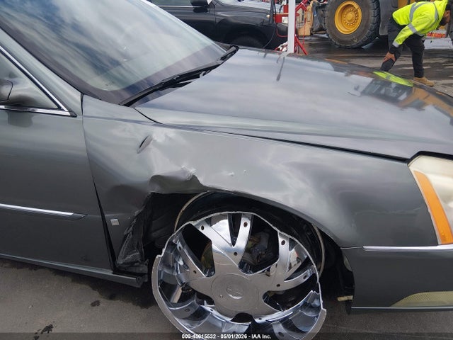Cadillac DTS Standard