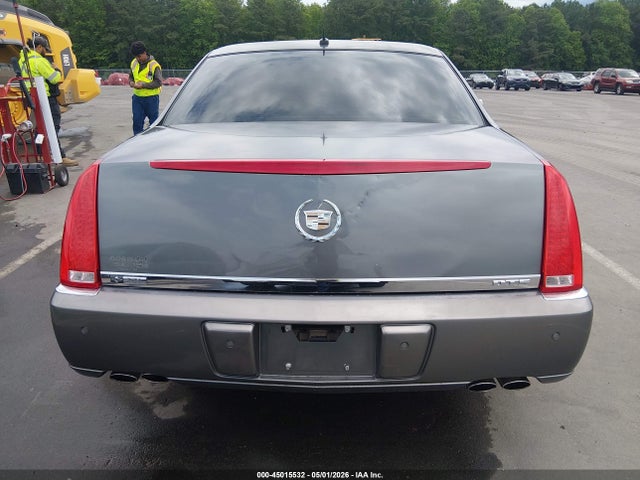 Cadillac DTS Standard