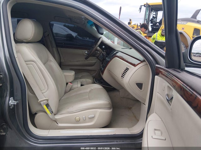 Cadillac DTS Standard
