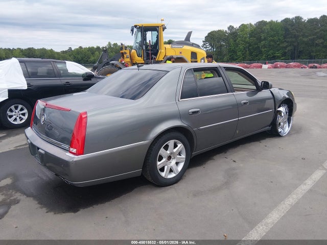 Cadillac DTS Standard