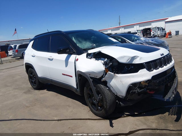 Salvage Jeep Compass Image
