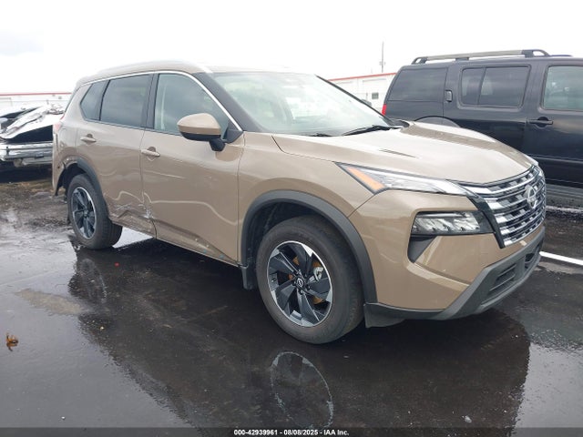 Salvage Nissan Rogue Image