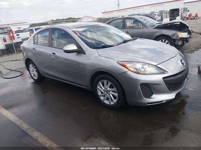 Salvage Mazda Mazda3 Image