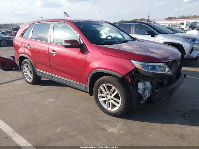 Salvage Kia Sorento Image