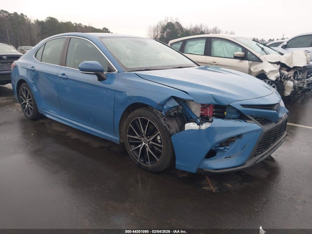 Salvage Toyota Camry Image