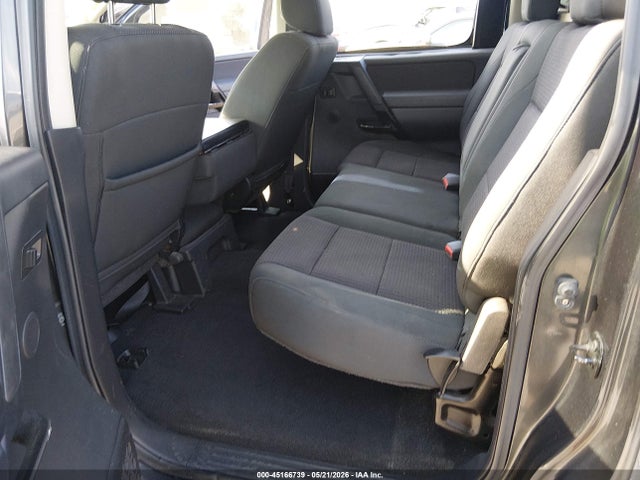 Nissan Titan Se