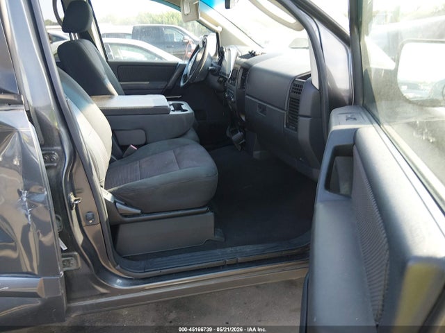 Nissan Titan Se