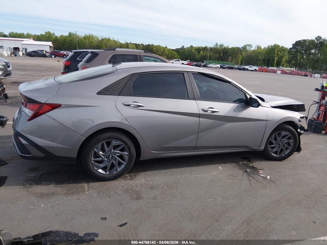 Hyundai ELANTRA Sel