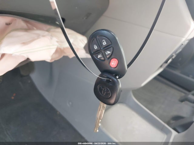 Toyota Sienna Le 8 Passenger