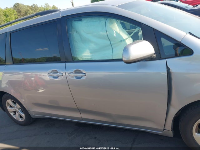 Toyota Sienna Le 8 Passenger