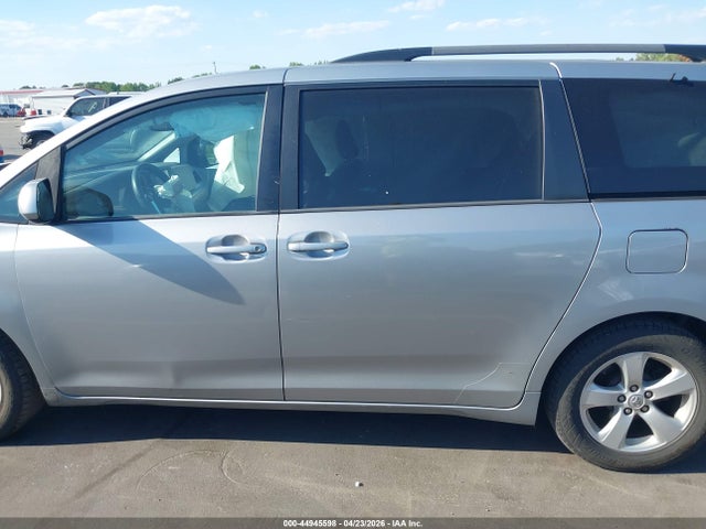 Toyota Sienna Le 8 Passenger