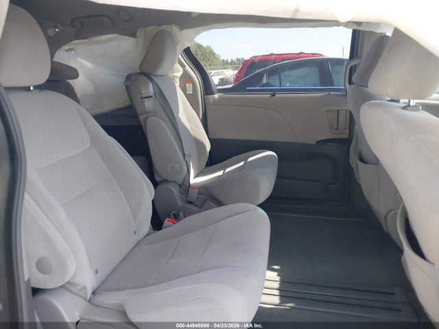 Toyota Sienna Le 8 Passenger