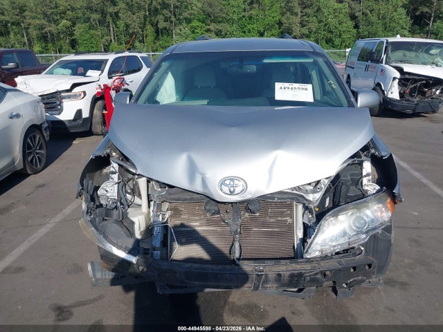Toyota Sienna Le 8 Passenger