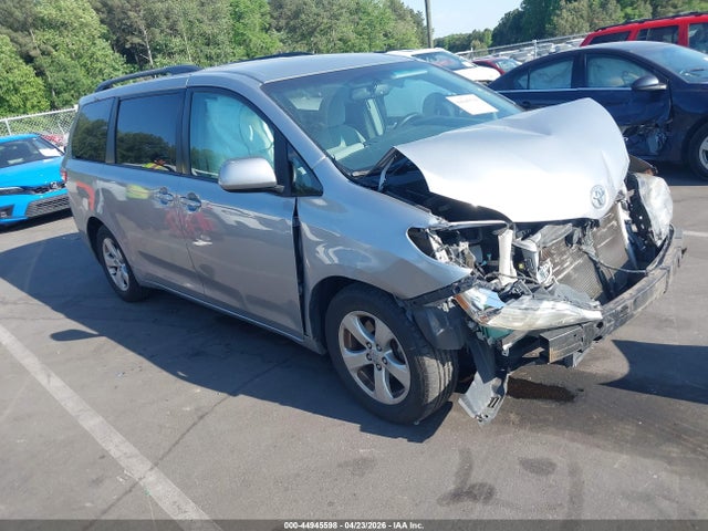 Salvage Toyota Sienna Image
