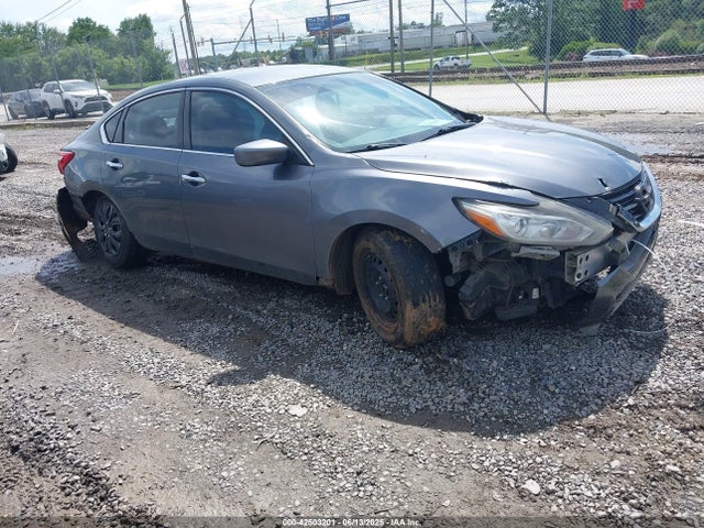 Salvage Nissan Altima Image
