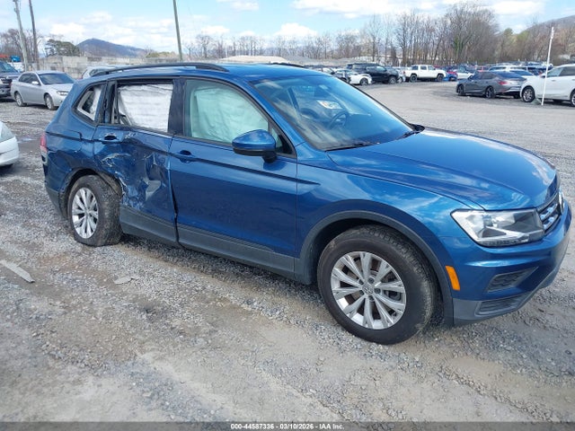 Salvage Volkswagen Tiguan Image