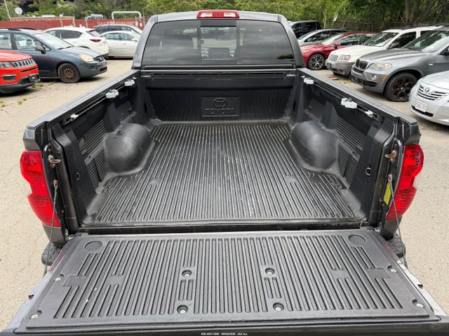 Toyota Tundra Sr5 5.7l V8