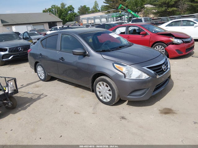 Salvage Nissan Versa Image