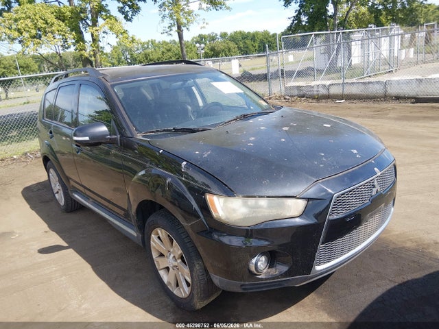 Salvage Mitsubishi Outlander Image