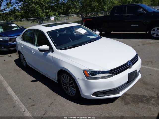 Salvage Volkswagen Jetta Image