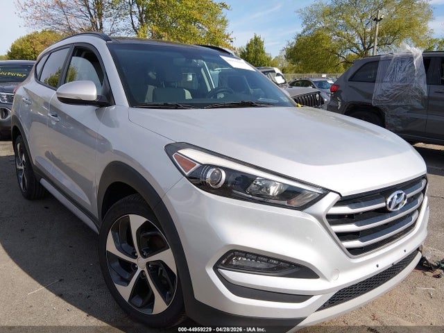 Salvage Hyundai TUCSON Image