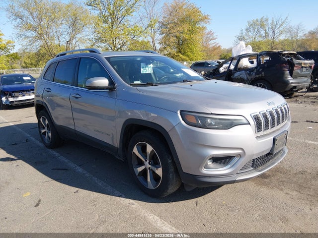Salvage Jeep Cherokee Image