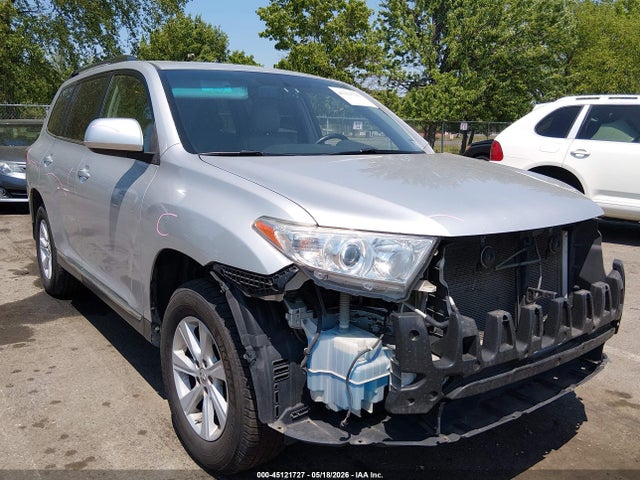 Salvage Toyota Highlander Image