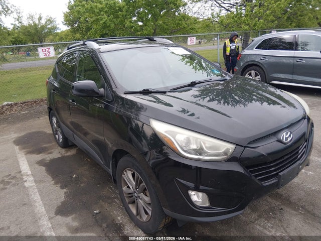 Salvage Hyundai TUCSON Image