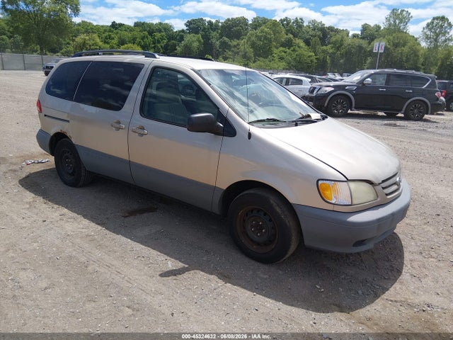 Salvage Toyota Sienna Image