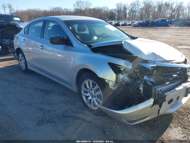 Salvage Nissan Altima Image